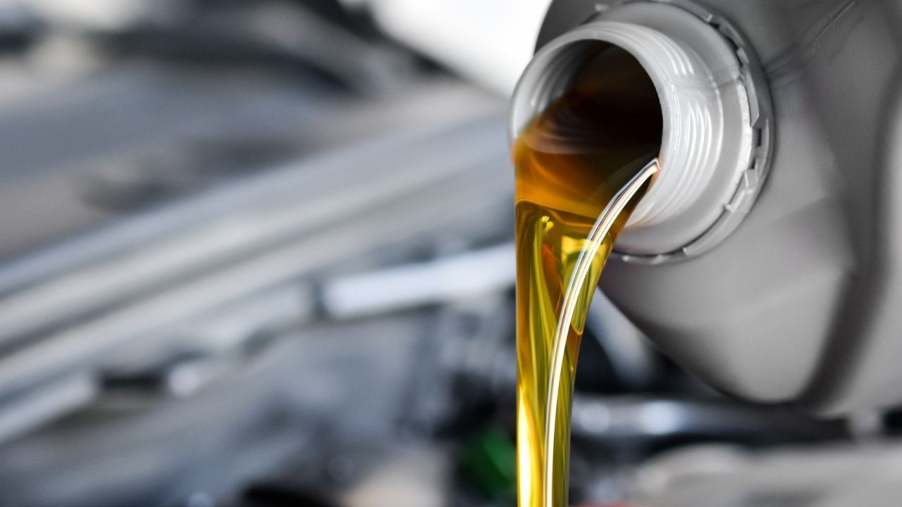 featured image about synthetic oil vs conventional oil